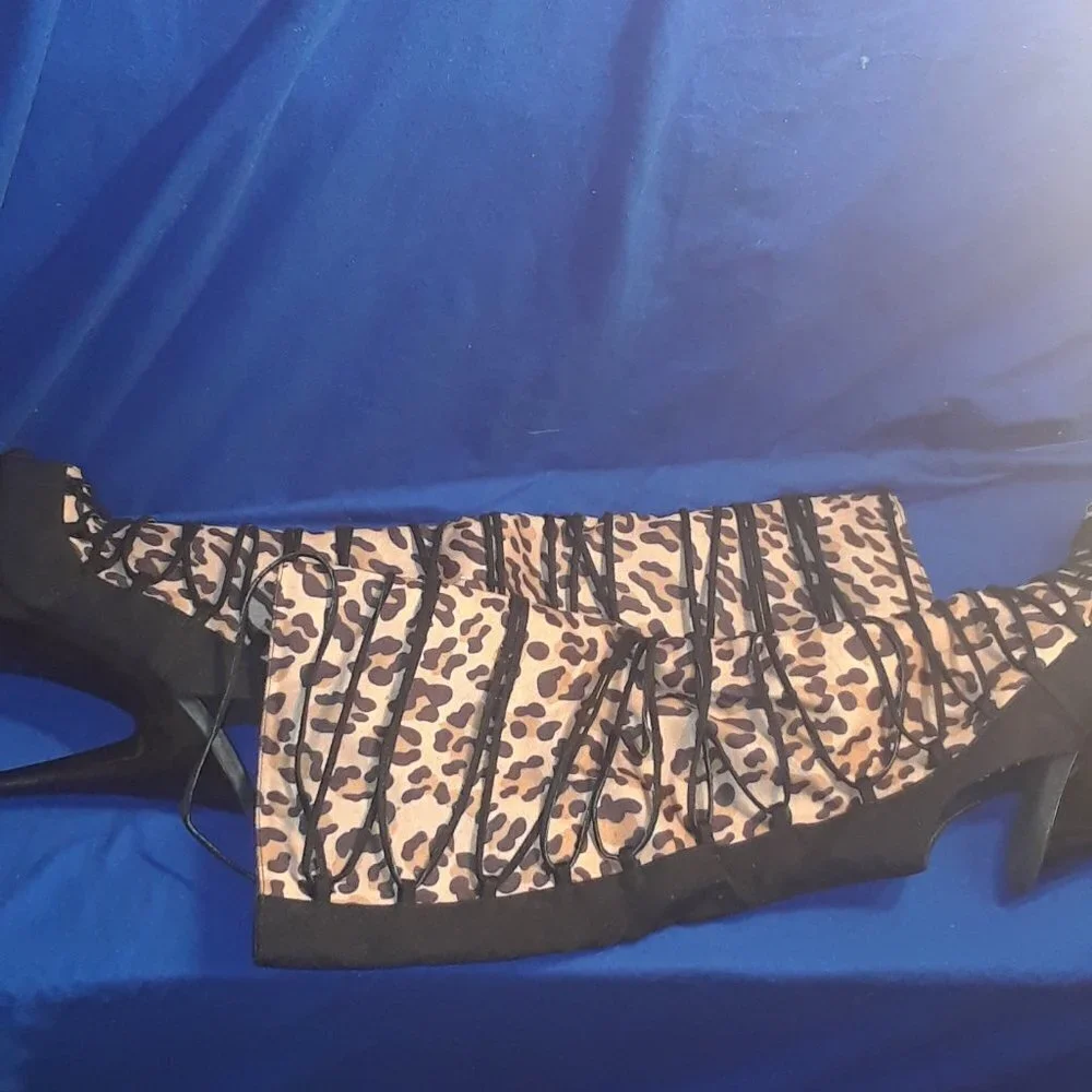 WILD DNA lace up